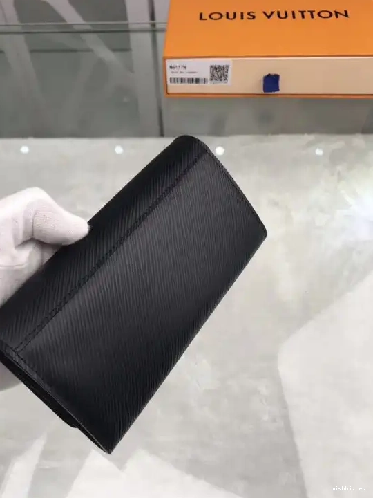 WIS Wallet Louis Twist Vuitton 0603